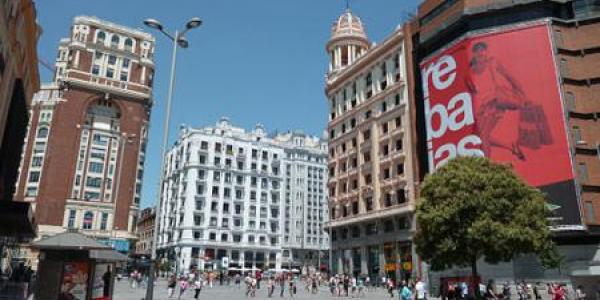 Plaza de Callao en Madrid rodeada de tecnología LED 