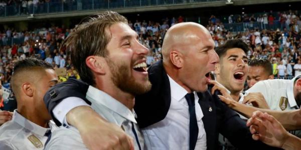 Sergio Ramos y Zidane celebrando la victoria del Real Madrid en la Liga 2019-2020