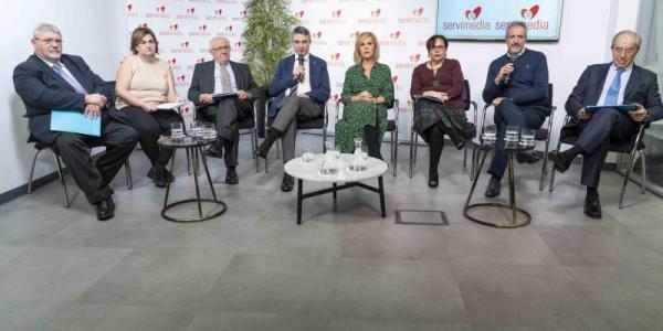 Los dirigentes de Autismo España, durante el debate en Servimedia. Foto: Jorge Villa.