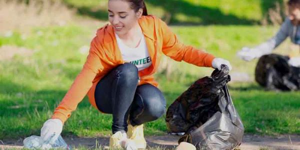 El plogging mezcla ecología y ejercicio físico