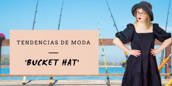 Paola Torres con un sombrero de pescador o Bucket Hat