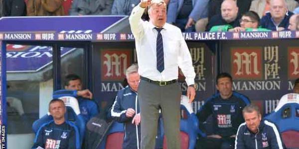 El entrenador de la Premier League, Sam Allardyce, es la voz del parón por el Covid