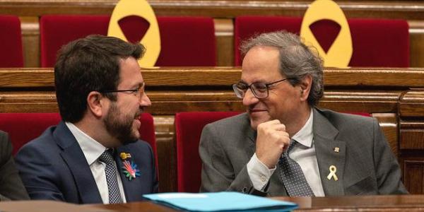 Torra en el Parlamento catalán junto al vicepresidente del Govern, Pere Aragonés. Foto de Junts per Catalunya