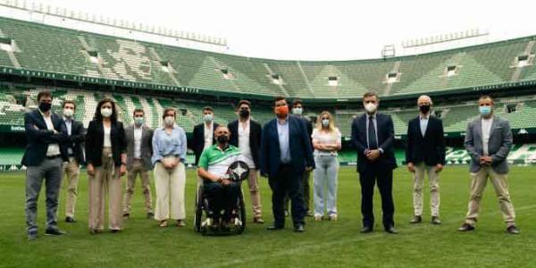 La Fundación Real Betis y la Universidad Loyola se vuelven a unir para construir pistas de padel adaptado