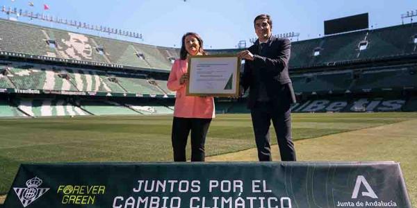 El Real Betis se convierte en el primer club andaluz que inscribe su Huella de Carbono en la Junta de Andalucía