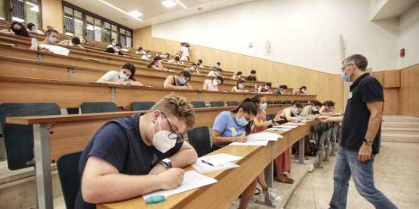 Algunos estudiantes se quejan sobre el examen de selectividad de Filosofía en Valencia