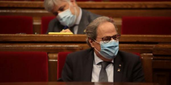 El president Torra con mascarilla en el Parlamento de Cataluña 