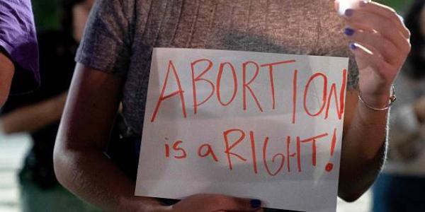 Pancarta sobre el derecho al aborto en EE.UU.