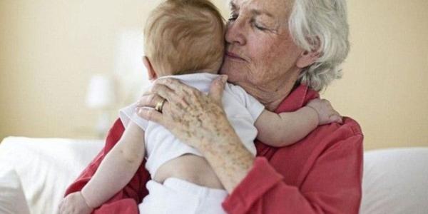 La ciencia dice que las abuelas maternas nos hacen bien