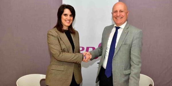 Fiapas y Renfe apoyan la accesibilidad para personas con discapacidad auditiva