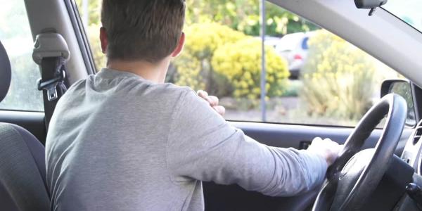 La maniobra para abrir la puerta del coche puede evitar accidentes de tráfico
