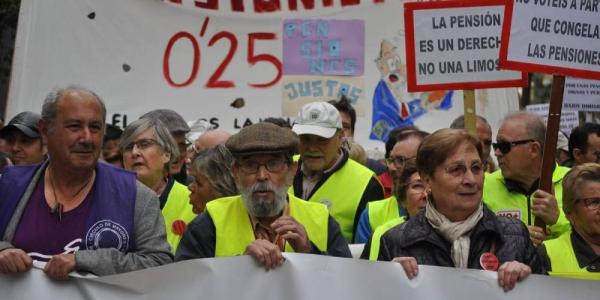 Imagen de archivo de El Diario sobre una manifestación por "unas pensiones dignas", en Murcia, que reclamaba acabar con las subidas del 0,25 %/Javier Cabrera Estevena
