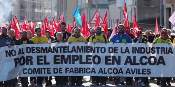 Los trabajadores de Alcoa se manifiestan ante los despidos y cierre 