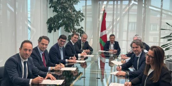 Firma del convenio entre el Gobierno vasco y Cofares 