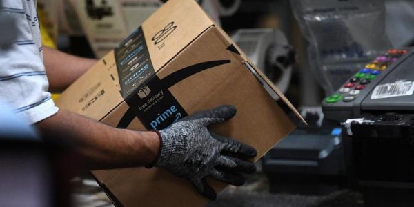 Amazon bloquea los envíos de productos que no sean de primera necesidad o básicos.