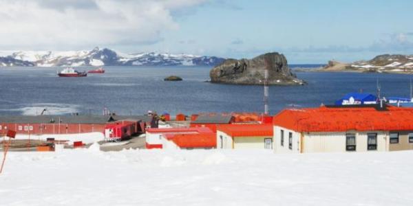 El único poblado civil de la Antártida