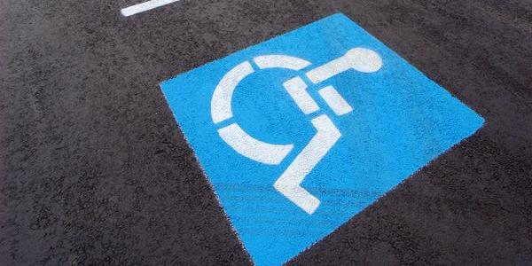 Plazas de aparcamiento para personas con discapacidad