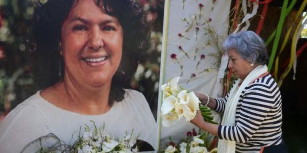 La hondureña Berta Cáceres fue asesinada en 2016. Su caso sigue siendo icónico sobre los riesgos que enfrentan los ambientalistas.