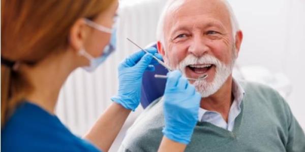 La atención odontológica es muy reducida para las personas mayores