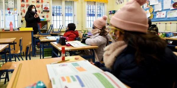 Frío en las aulas educativas por la pandemia y por el temporal