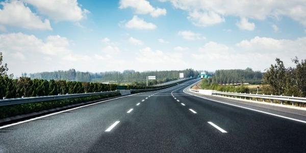 Autopistas vela por la bajada de emisiones