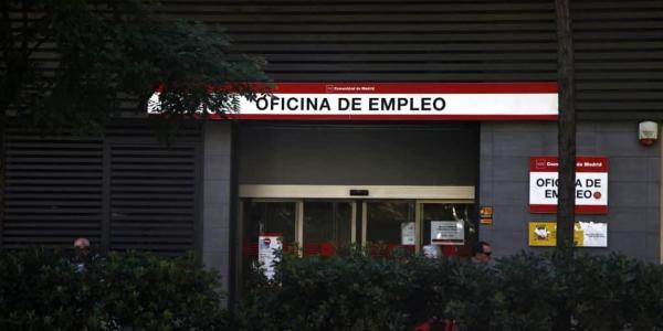 Trabajo plantea aumentar las ayudas a los desempleados