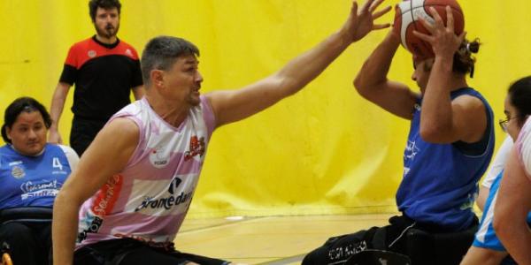 Jugadores de baloncesto en silla de ruedas