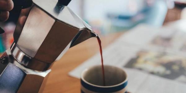 Los expertos no recomiendan tomar café justo al levantarnos