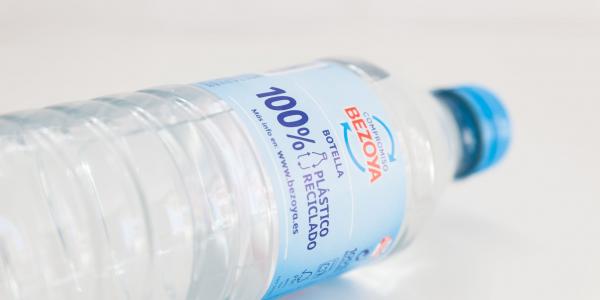 Botella de agua marca Bezoya / Calidad Pascual