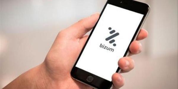 Móvil con la app Bizum