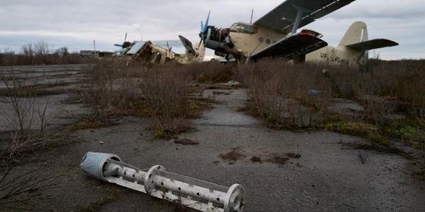 Restos de una de las bombas racimos lanzadas 