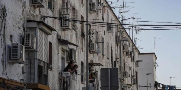 El calor se ceba con los barrios pobres