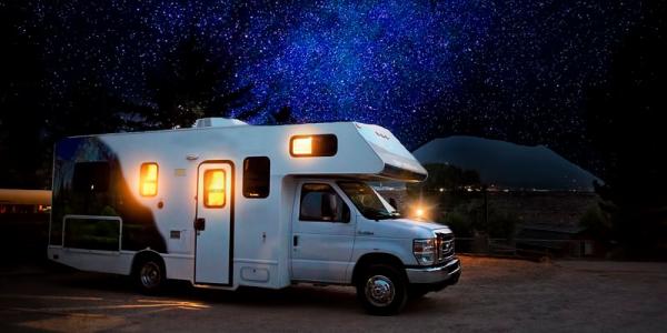 Las furgonetas Camper permiten dormir dentro del vehículo