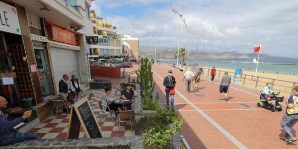 Una reunión familiar provoca el mayor brote de coronavirus registrado en Canarias.