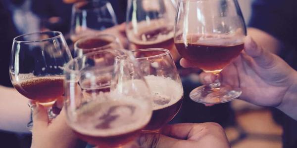 El consumo de alcohol aumenta la aparición de cáncer de mama