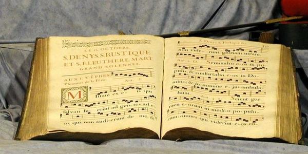 Un libro de cantos gregorianos 