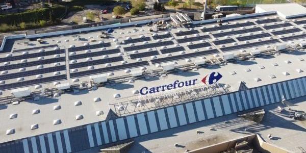 Paneles solares en tiendas Carrefour