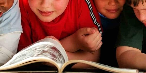 Se buscan padrinos de lectura para los menores de las casas de acogida de ACRE
