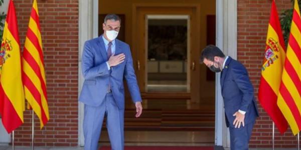 El presidente del Gobierno, Pedro Sánchez, recibe en el Palacio de la Moncloa al president de la Generalitat de Catalunya, Pere Aragonès, a 29 de junio de 2021