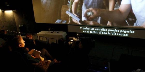 La Sala 5 de los Cines Palafox proyectando la película 'Lo Imposible' adaptada. - Foto: JAIME GALINDO para El periódico de Aragón