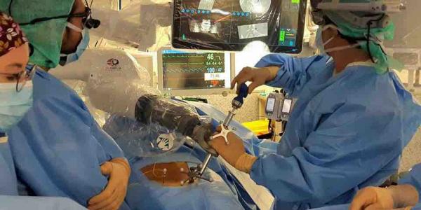Realizada en Madrid la primera cirugía robótica de columna en un hospital público de España