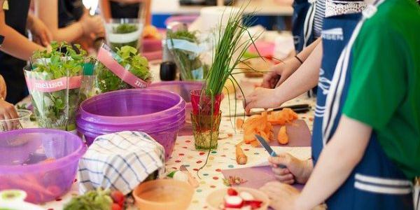 Cocinar con niños.