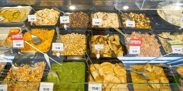 Comida preparada en un supermercado