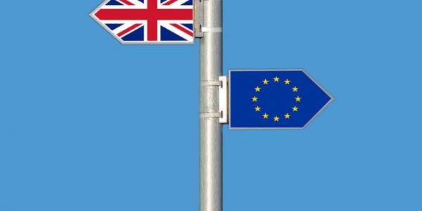 Banderas UE y Reino Unido simulando el Brexit / Fuente: Pixabay
