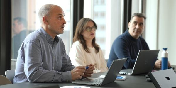 Empleados en una reunión de trabajo