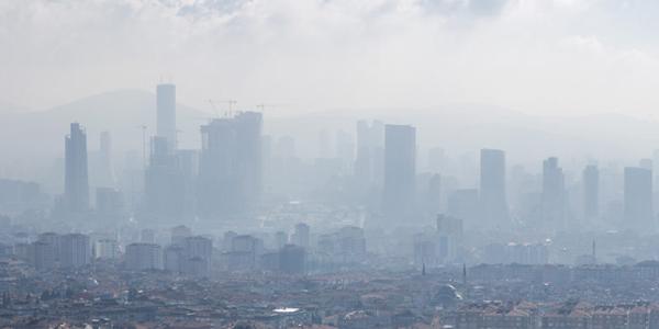 Contaminación atmosférica en una ciudad