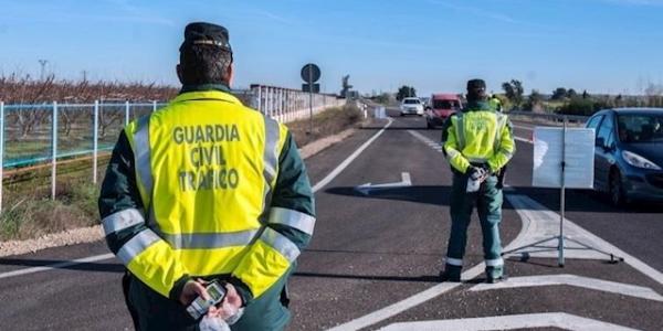 Tráfico denuncia a 3.500 conductores en una semana por circular sin la ITV en regla.