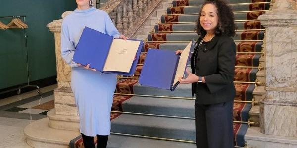 Firma del Convenio entre la ministra de Inclusión, Seguridad Social y Migraciones, Elma Saiz, y la embajadora en España de Estados Unidos, Julissa Reynoso
