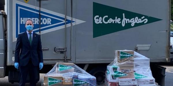 Entrega de alimentos de El Corte Inglés a las Hermanas de la Cruz.EL CORTE INGLÉS.