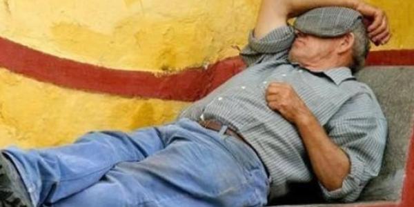 La siesta es una de las costumbres españolas más famosas